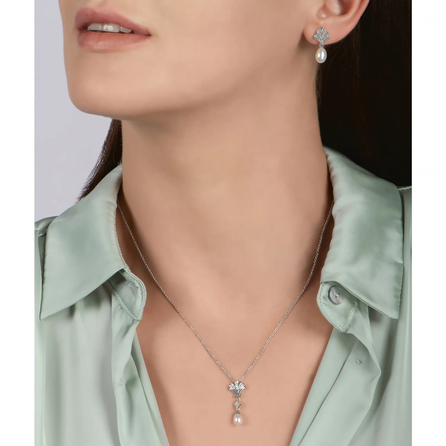 Enchanted Disney Fine Jewelry Sterling Silver with 1/10 CTTW Diamond and White Pearl Ariel Shell Fashion Earrings - Image 3